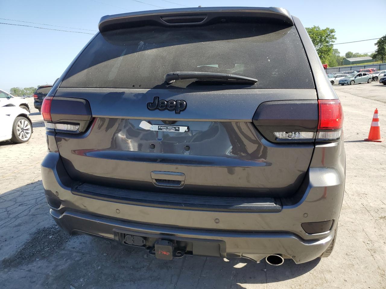 1C4RJFAG6JC307997 2018 Jeep Grand Cherokee Laredo