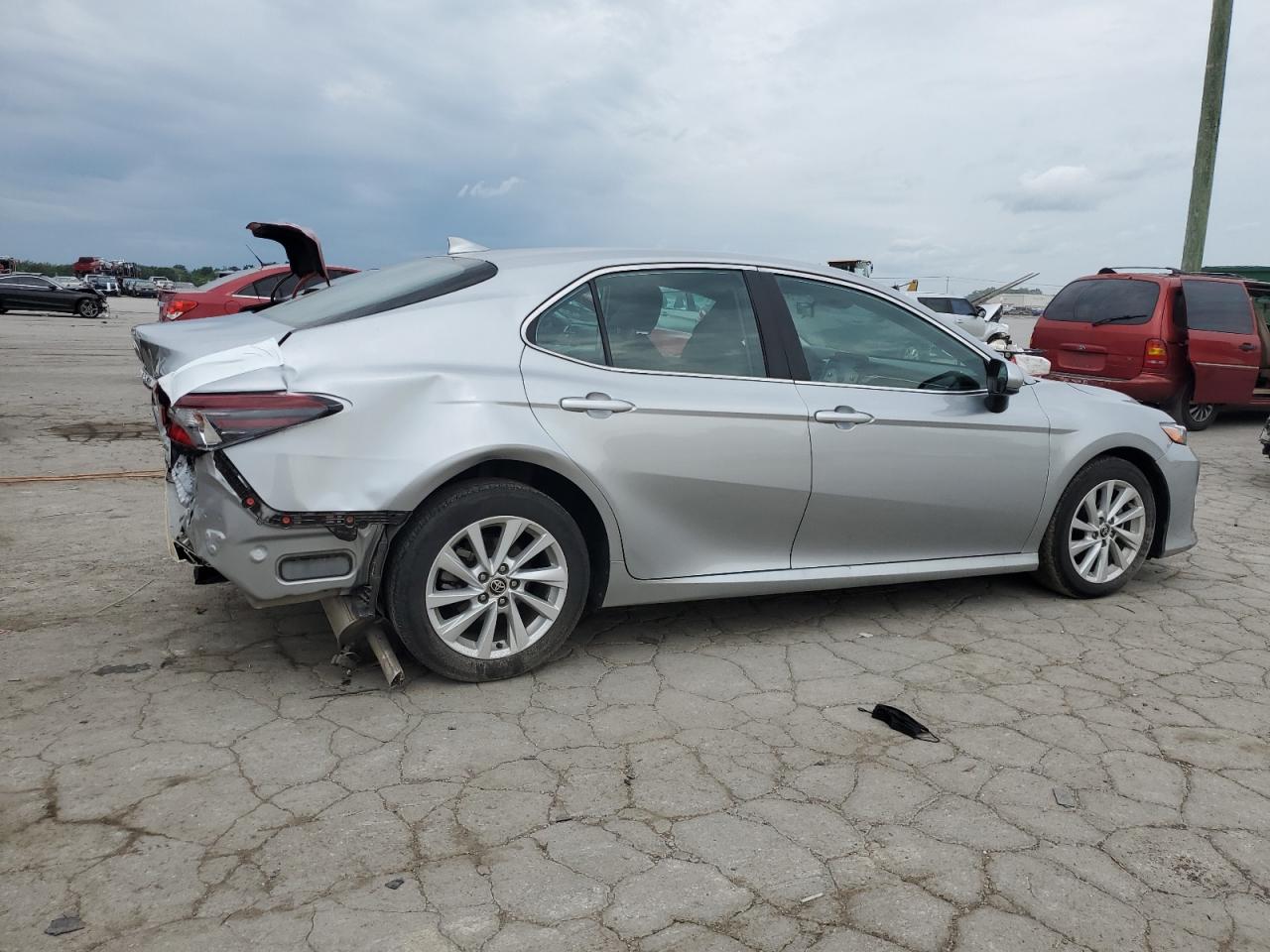 2021 Toyota Camry Le vin: 4T1C11AK0MU598133