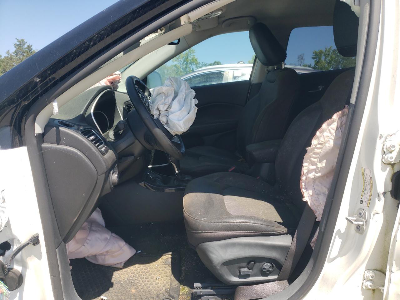 3C4NJDBB2KT754340 2019 Jeep Compass Latitude