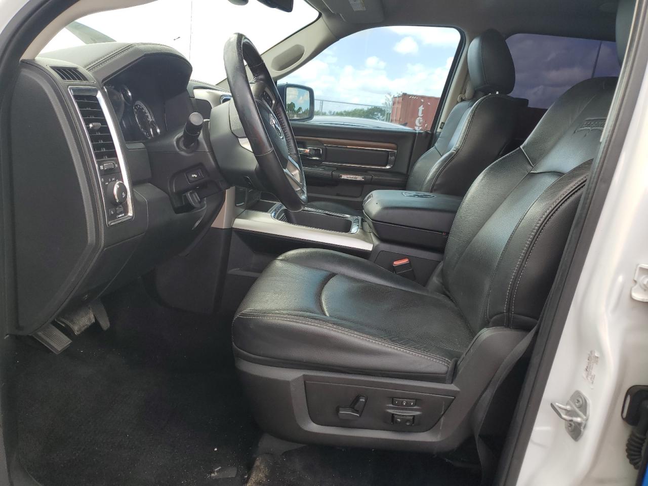 1C6RR6NT3GS119055 2016 Ram 1500 Laramie