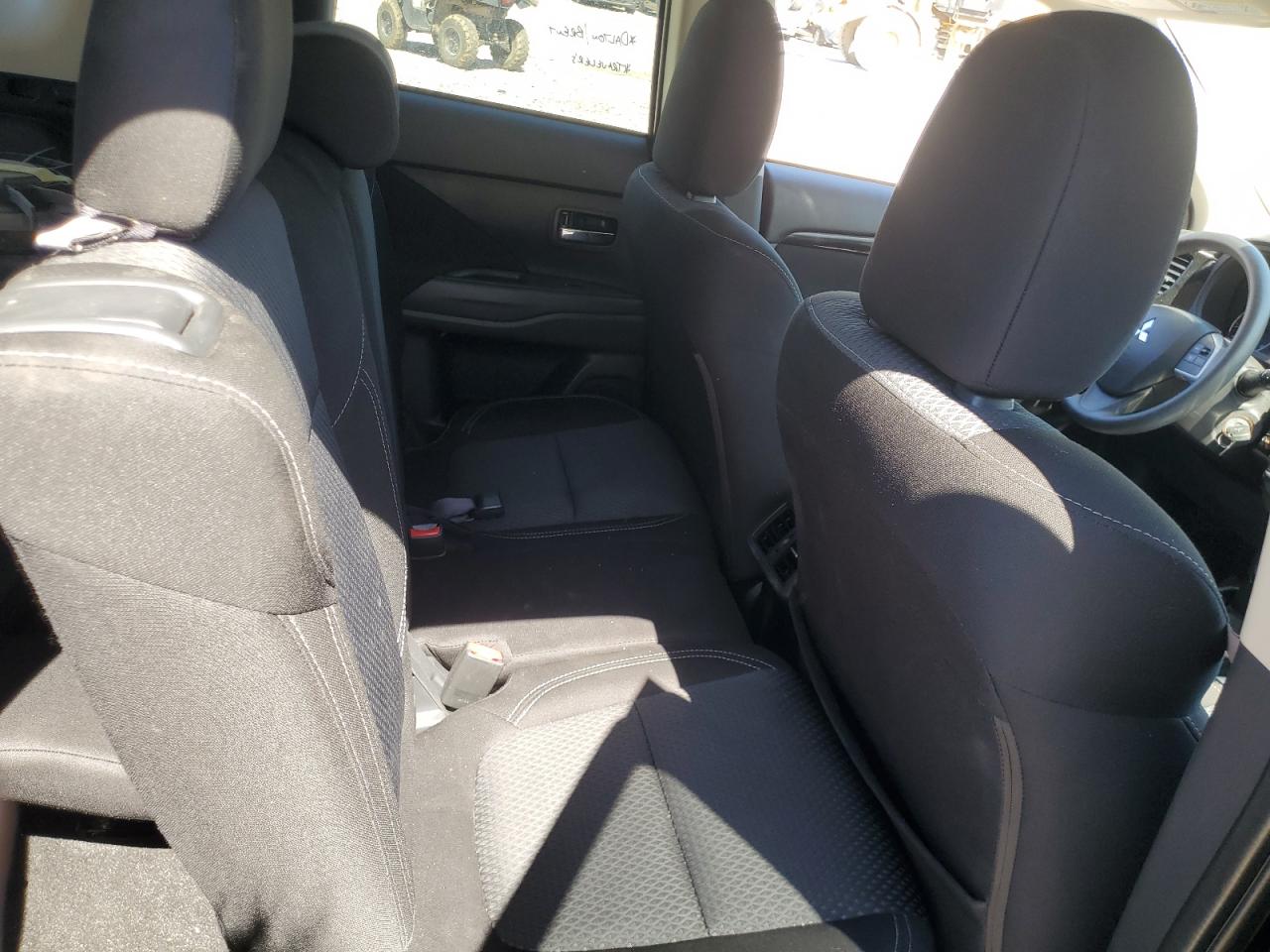 JA4AZ3A32LZ026615 2020 Mitsubishi Outlander Se