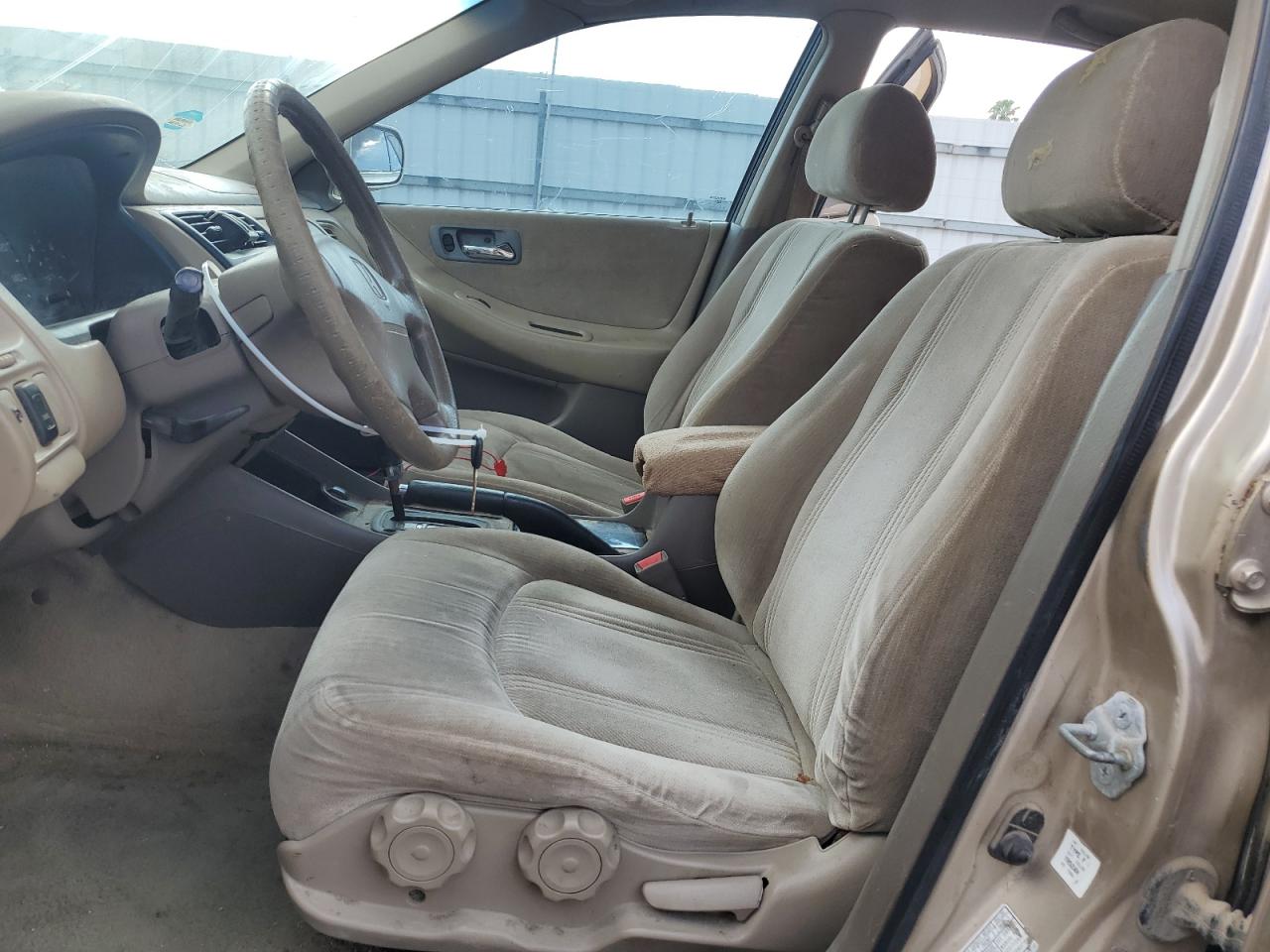 1HGCG5644YA128345 2000 Honda Accord Lx