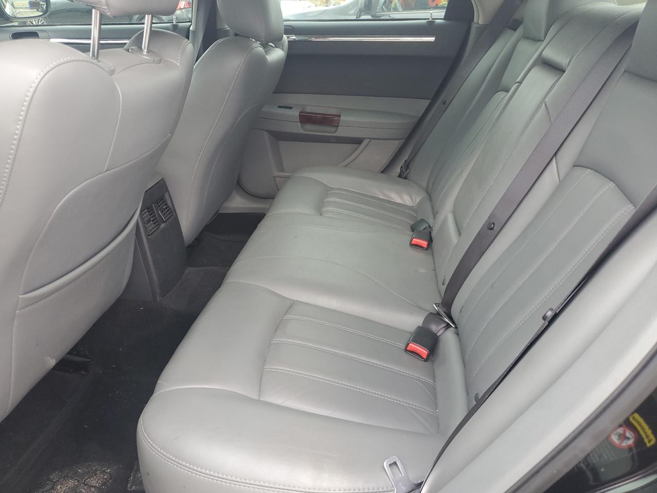 2C3AA63H55H595098 2005 Chrysler 300C