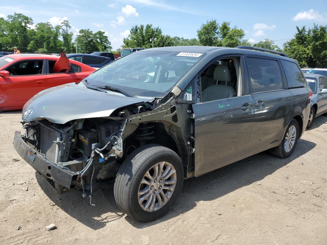 5TDYK3DC2CS219613 2012 Toyota Sienna Xle