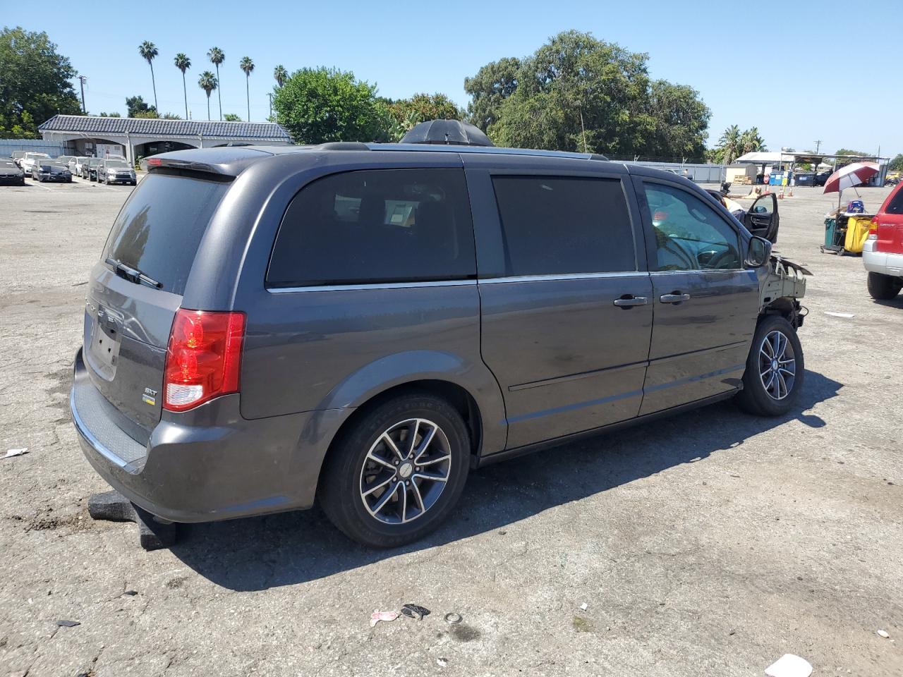 2C4RDGCG8HR805677 2017 Dodge Grand Caravan Sxt