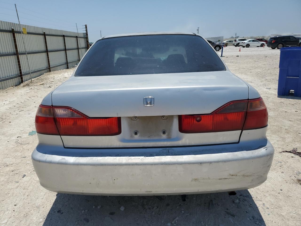 1HGCG564XYA038505 2000 Honda Accord Lx