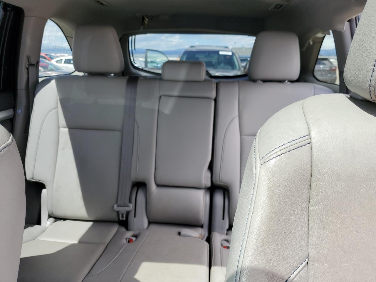 5TDJZRFH1KS975019 2019 Toyota Highlander Se