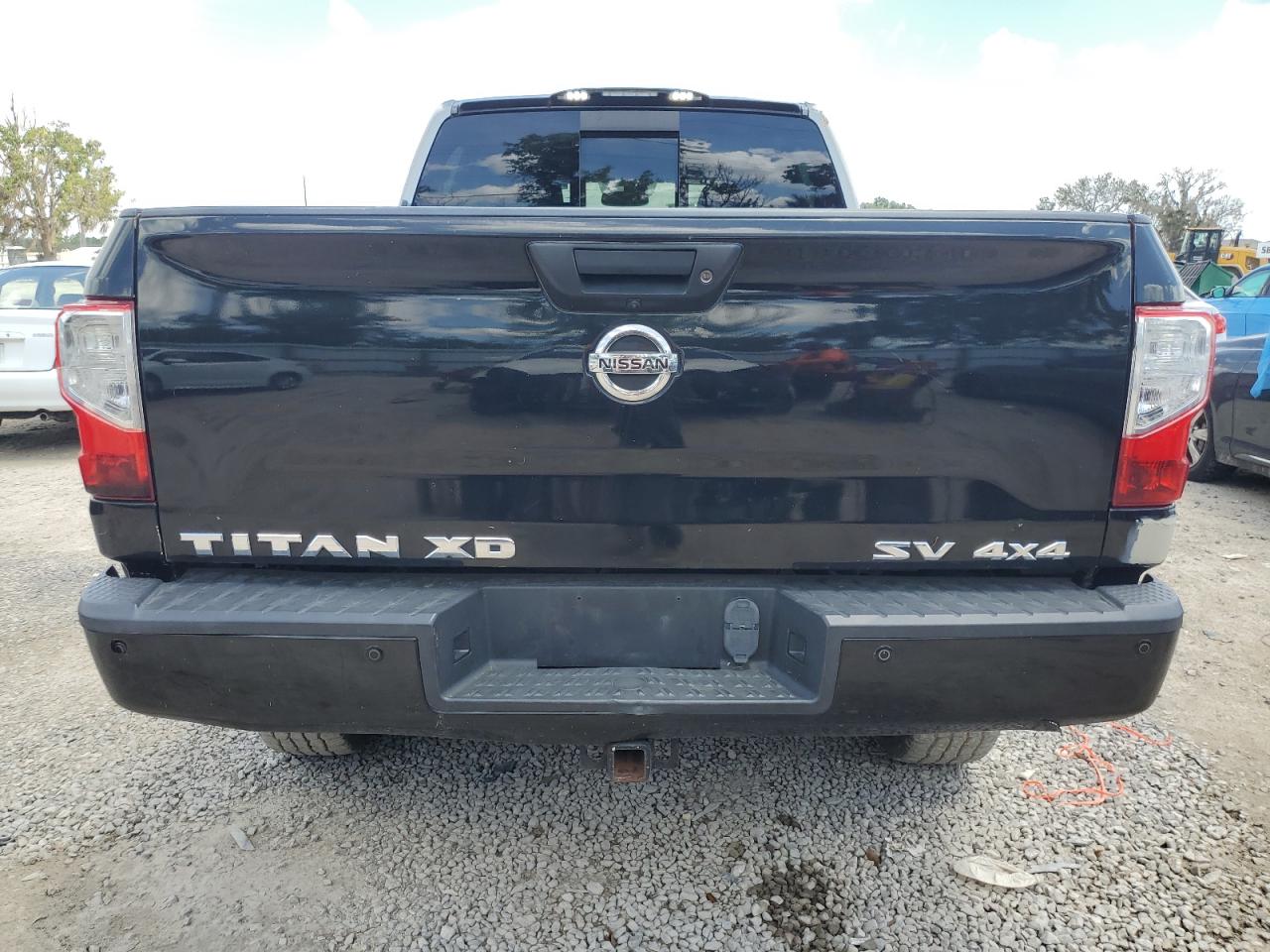 1N6BA1F4XHN565096 2017 Nissan Titan Xd Sl