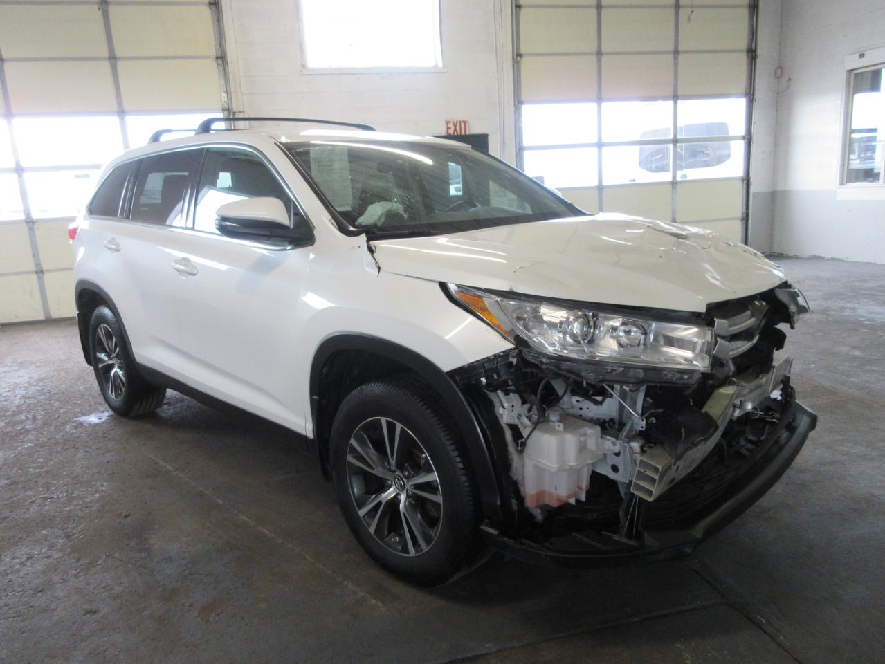 2019 Toyota Highlander Le vin: 5TDBZRFH5KS944960