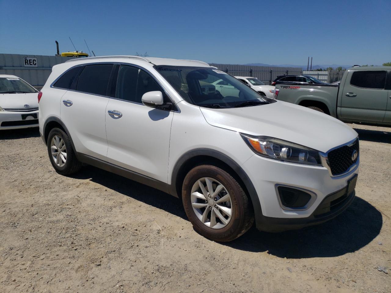 2016 Kia Sorento Lx vin: 5XYPG4A58GG153595