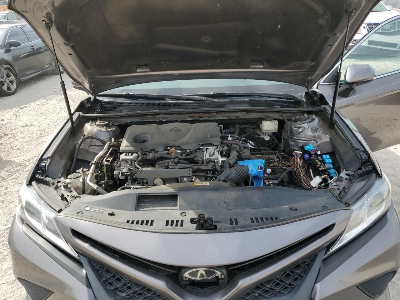 2018 Toyota Camry L vin: 4T1B11HK3JU065934