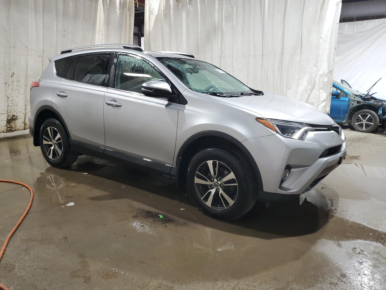 2T3RFREV8HW687444 2017 Toyota Rav4 Xle