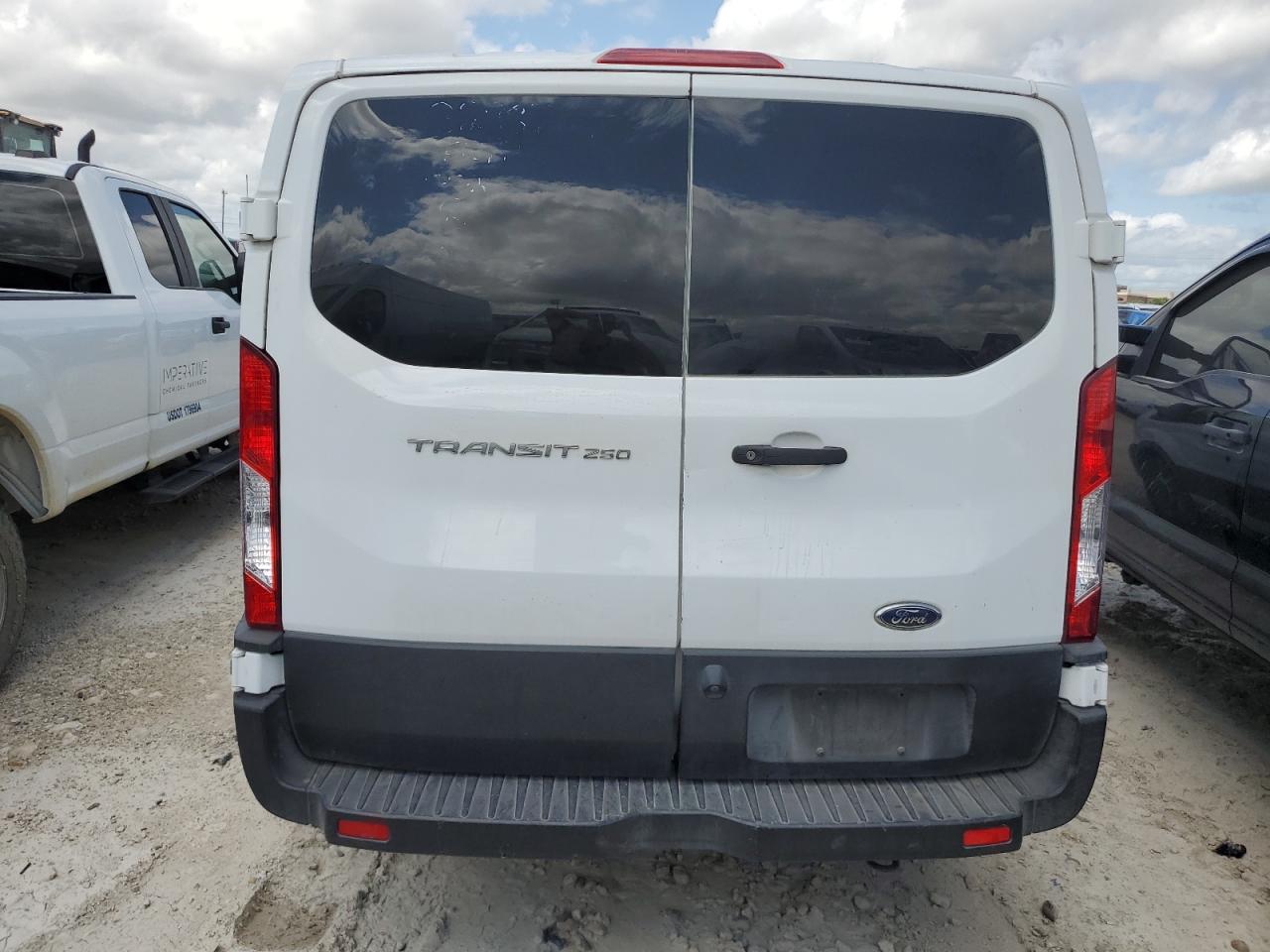 1FTYR1ZM1KKA47372 2019 Ford Transit T-250