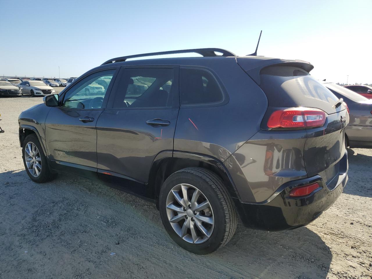 1C4PJLCB2JD587676 2018 Jeep Cherokee Latitude