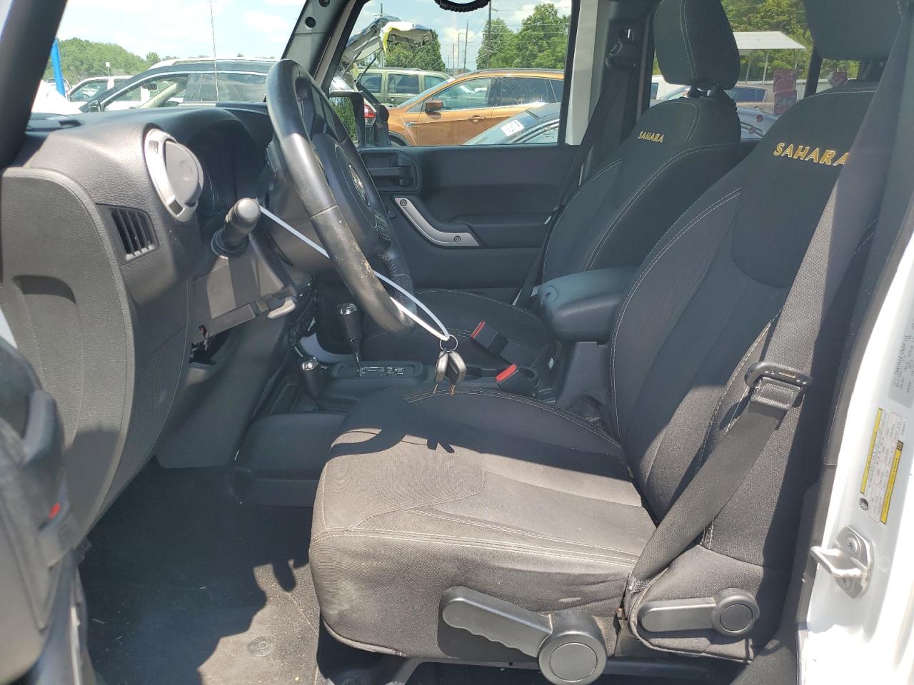 1C4BJWEGXFL555141 2015 Jeep Wrangler Unlimited Sahara