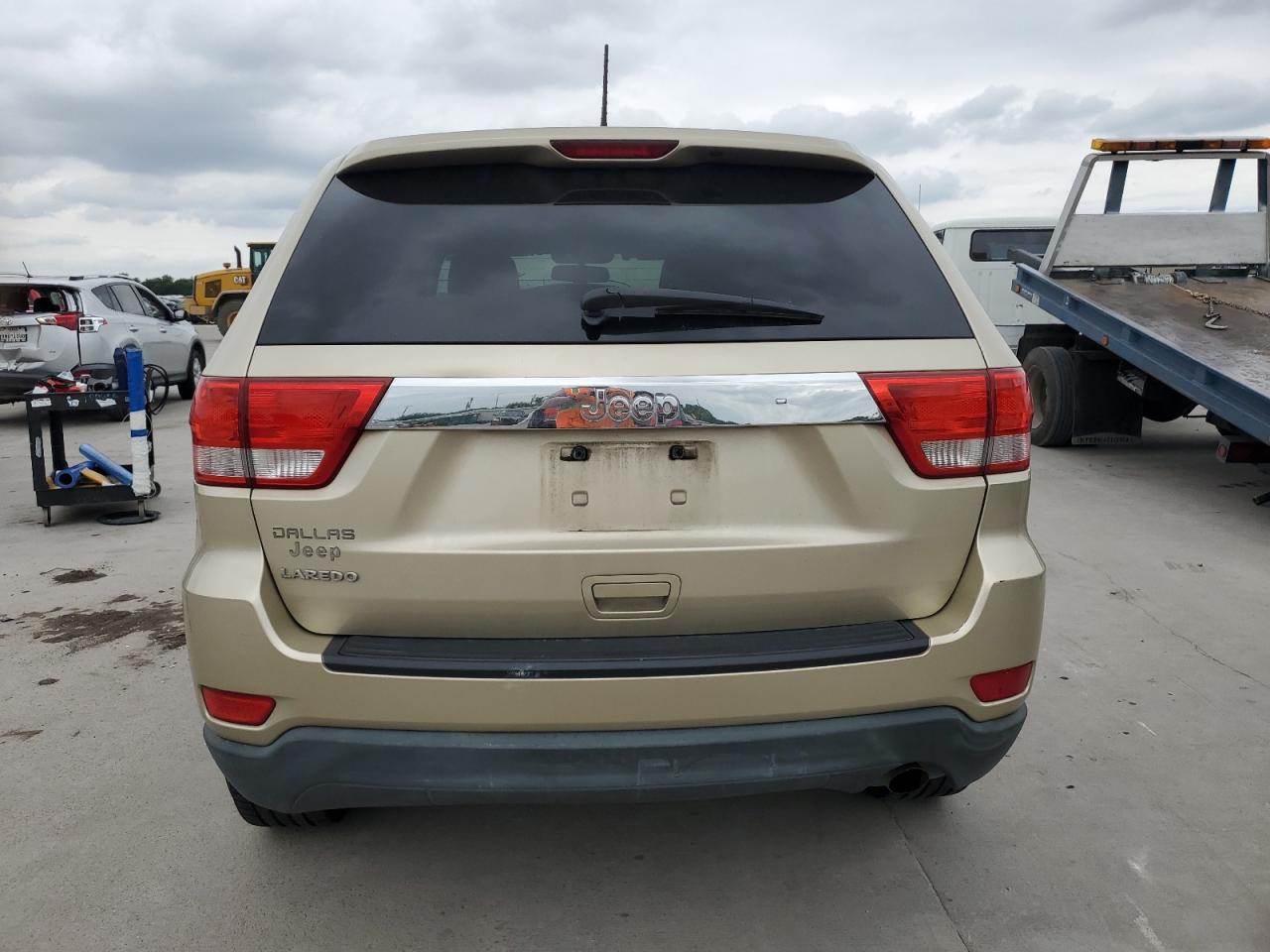 1C4RJEAGXCC105502 2012 Jeep Grand Cherokee Laredo