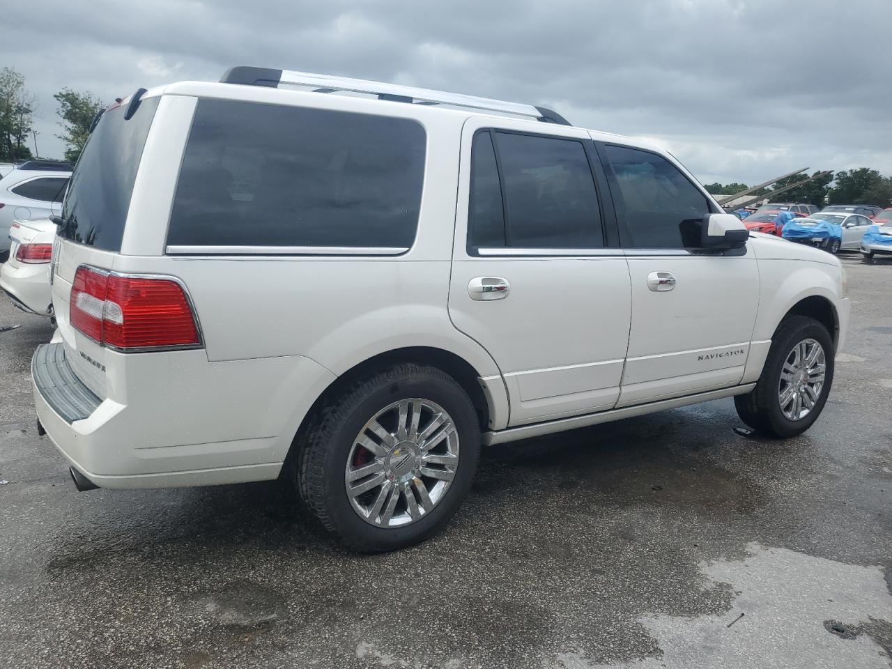 5LMJJ2H5XAEJ11374 2010 Lincoln Navigator