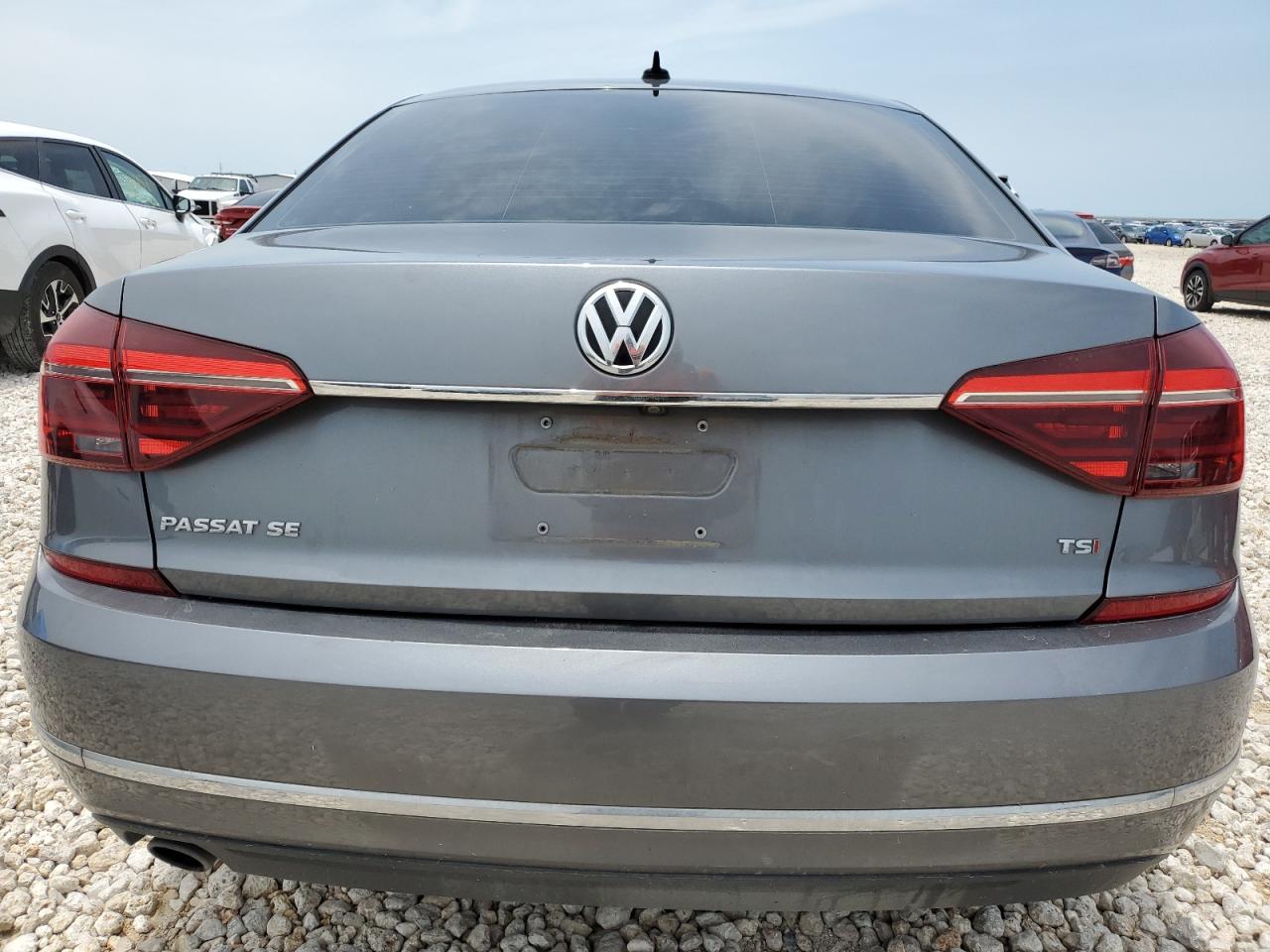 1VWBA7A35JC003061 2018 Volkswagen Passat Se