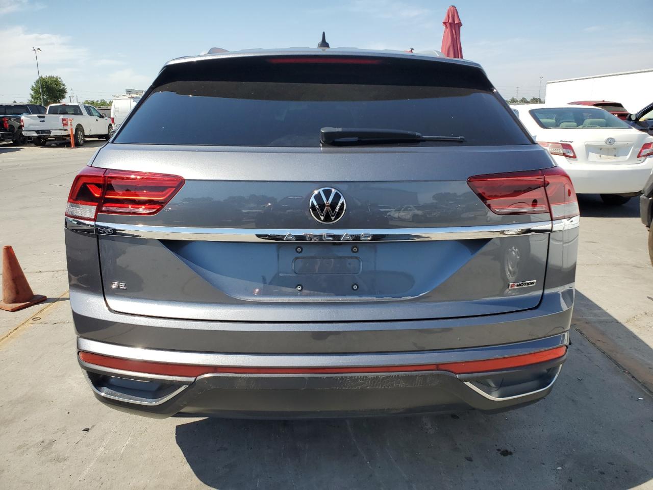 1V2LC2CA3NC217678 2022 Volkswagen Atlas Cross Sport Se