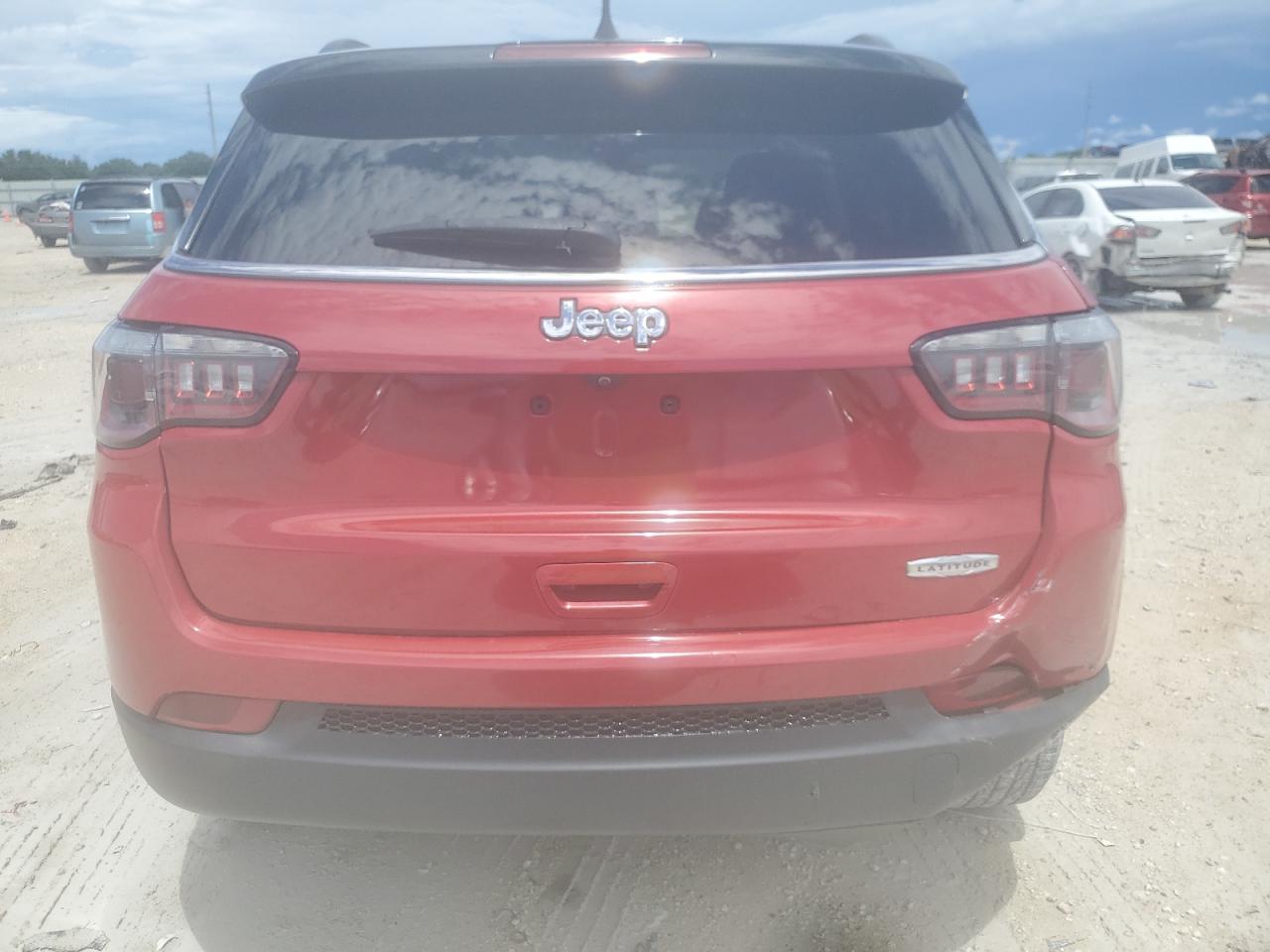 3C4NJCBB0JT272572 2018 Jeep Compass Latitude
