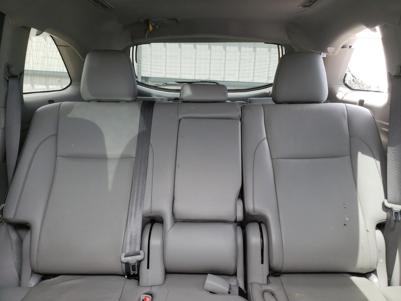 5TDJZRFH2KS926217 2019 Toyota Highlander Se