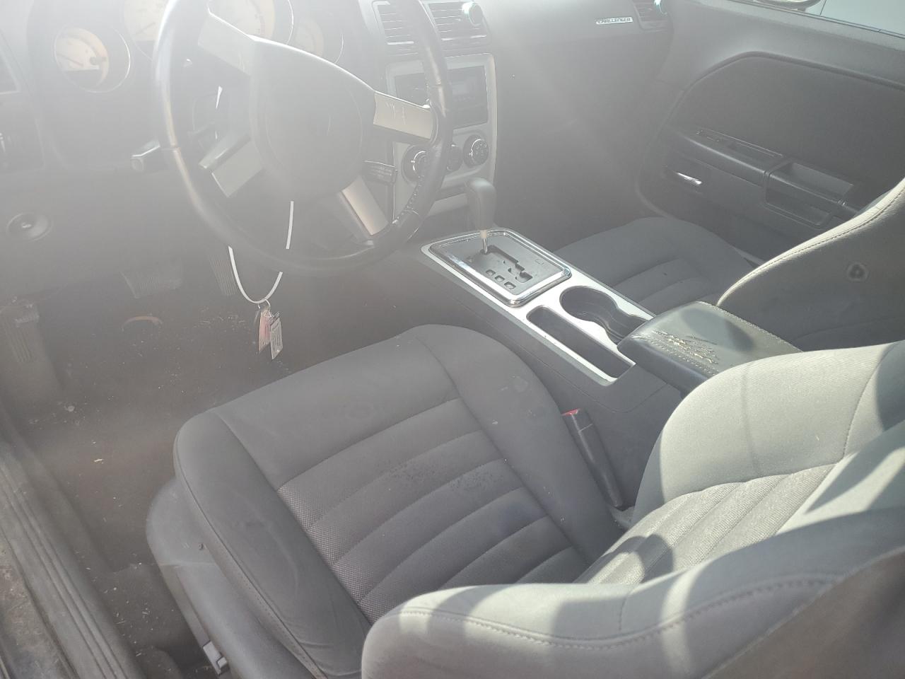 2B3CJ4DVXAH208134 2010 Dodge Challenger Se