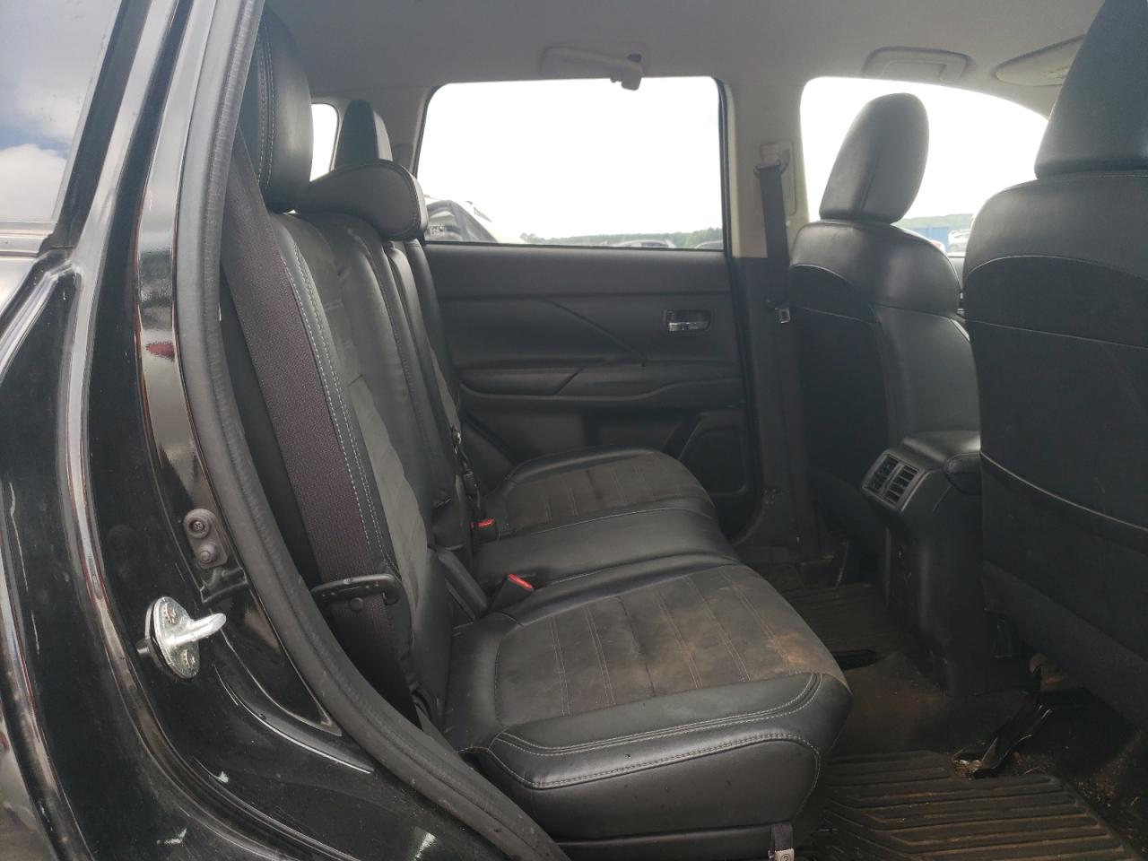 JA4AZ3A3XKJ002124 2019 Mitsubishi Outlander Se