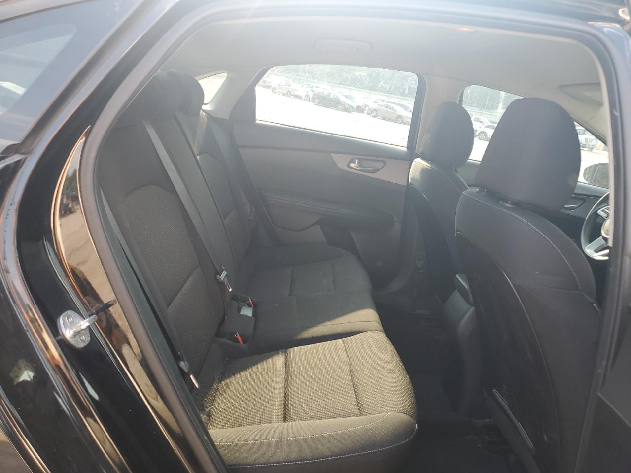 3KPF24AD4KE103834 2019 Kia Forte Fe