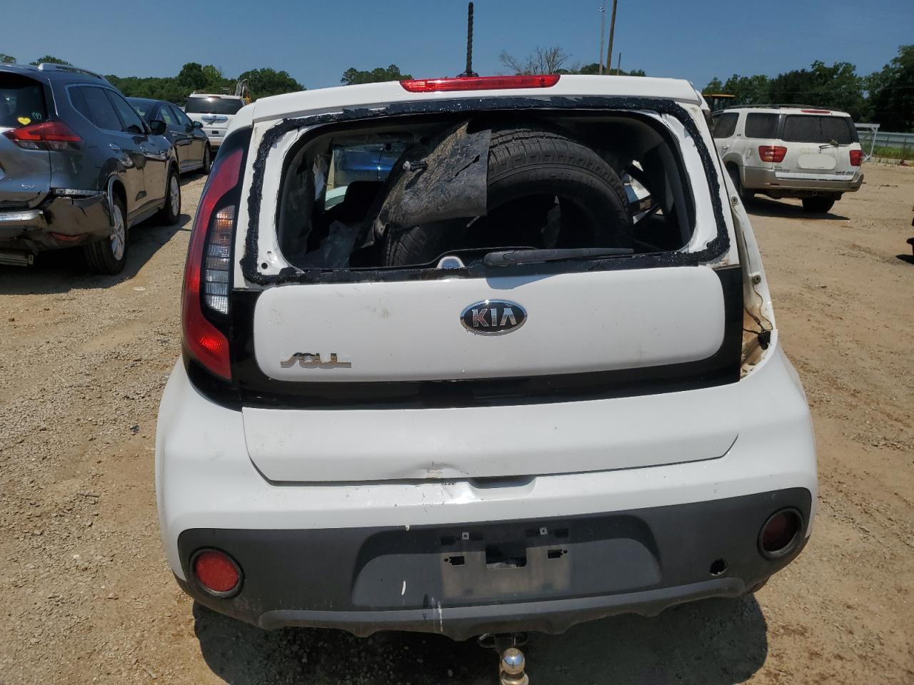 KNDJN2A23J7519795 2018 Kia Soul