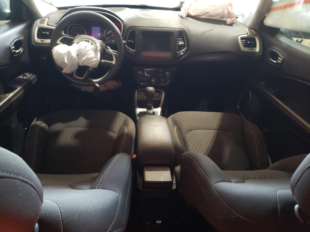 3C4NJCAB5KT819807 2019 Jeep Compass Sport