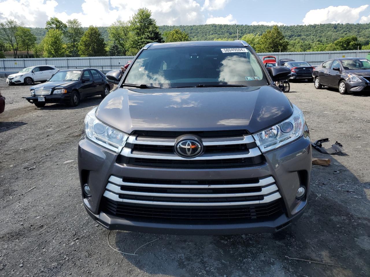 5TDJZRFH3JS542185 2018 Toyota Highlander Se