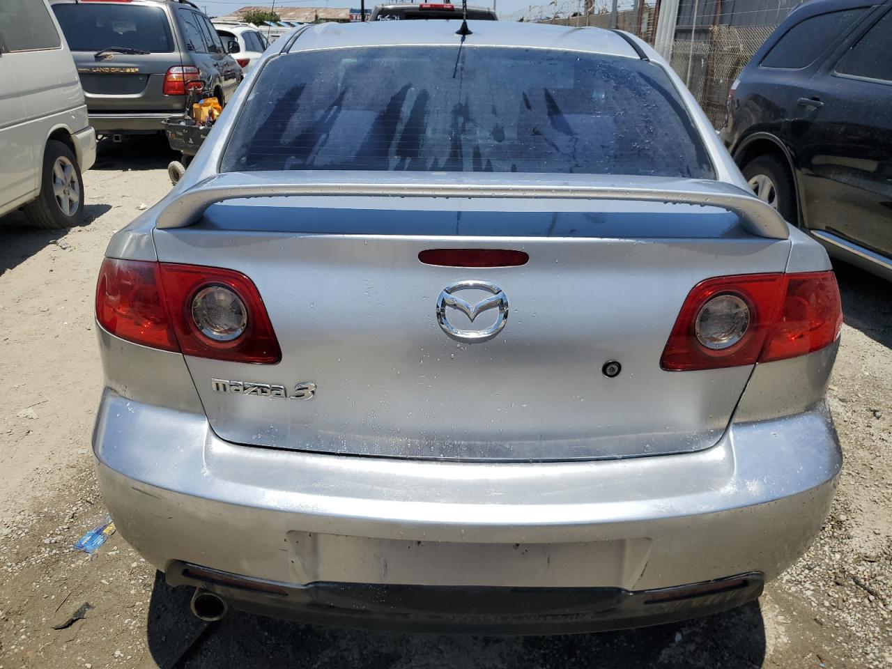 JM1BK12F051249040 2005 Mazda 3 I