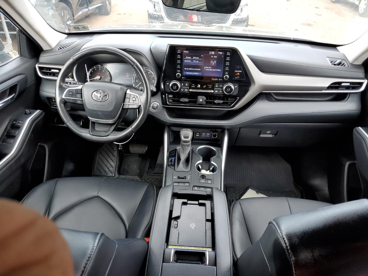 5TDGZRBH7NS583229 2022 Toyota Highlander Xle