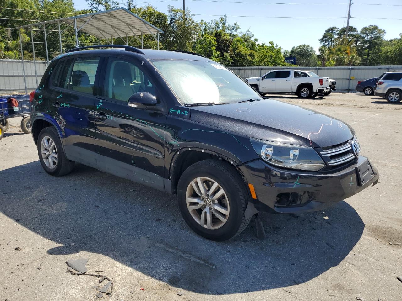 WVGBV7AX8HK013427 2017 Volkswagen Tiguan S