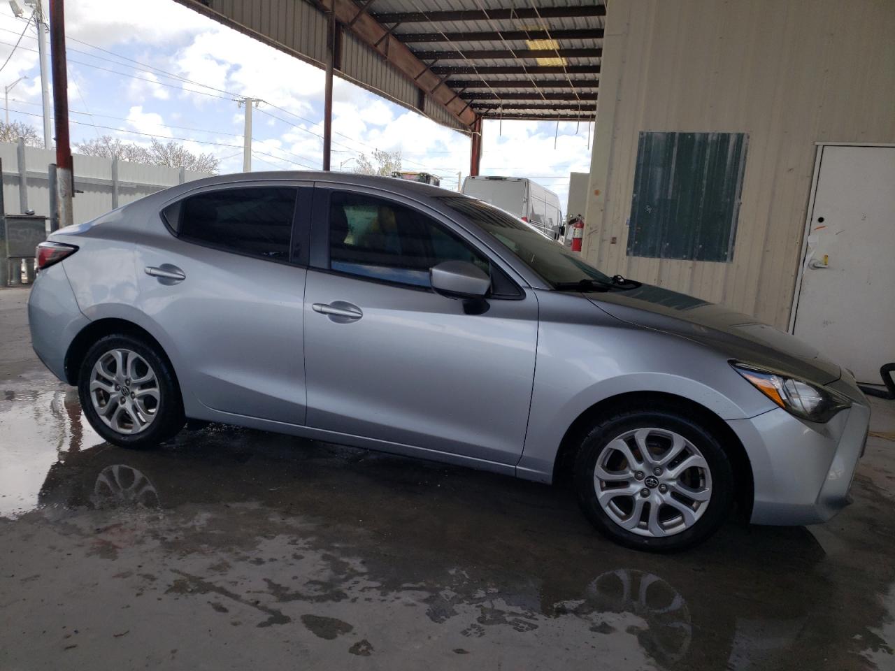 2017 Toyota Yaris Ia vin: 3MYDLBYV8HY174308