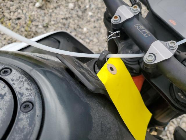2021 KTM 890 DUKE R VBKTU9403MM805875
