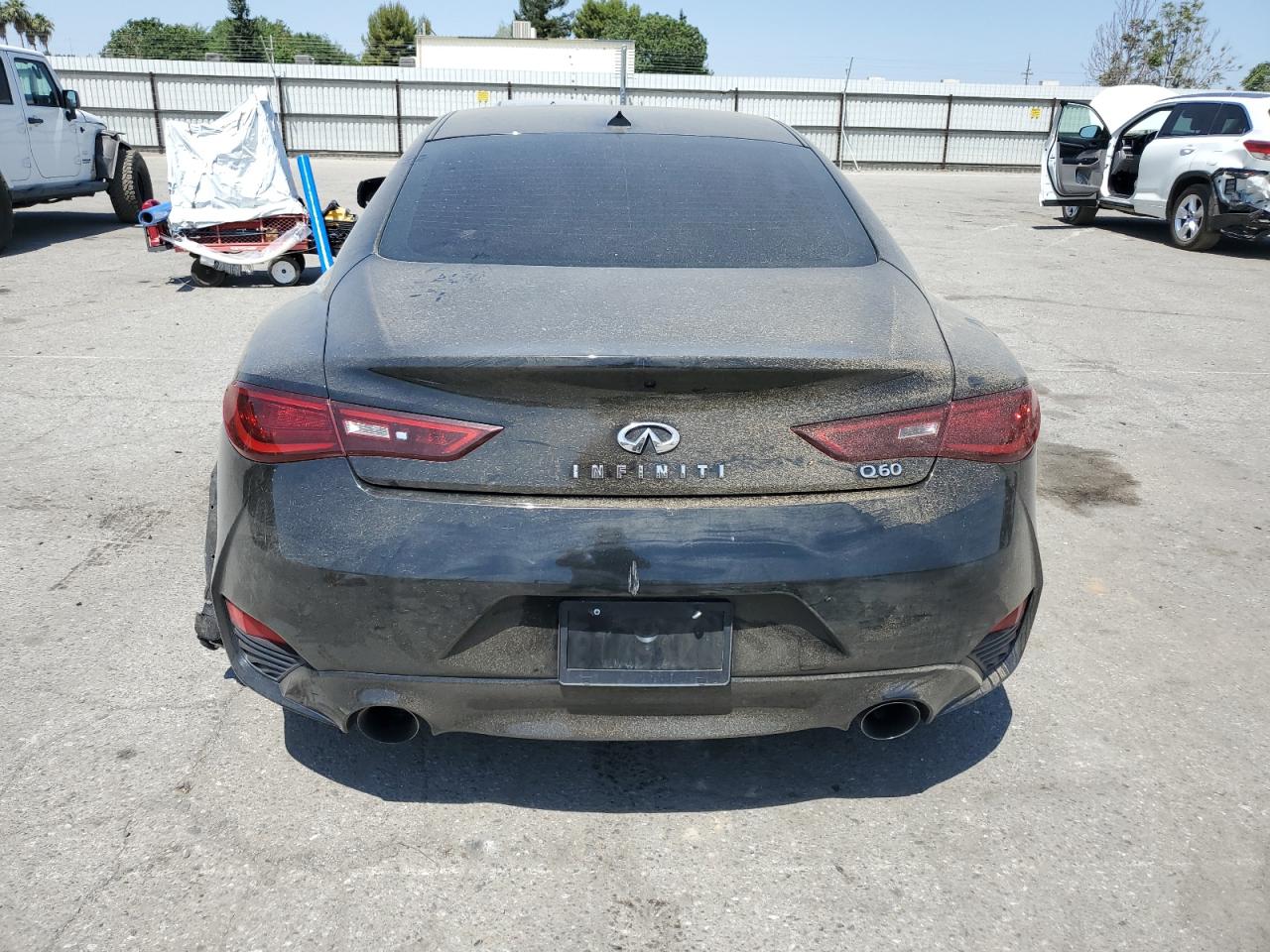 JN1EV7EK6HM360519 2017 Infiniti Q60 Premium