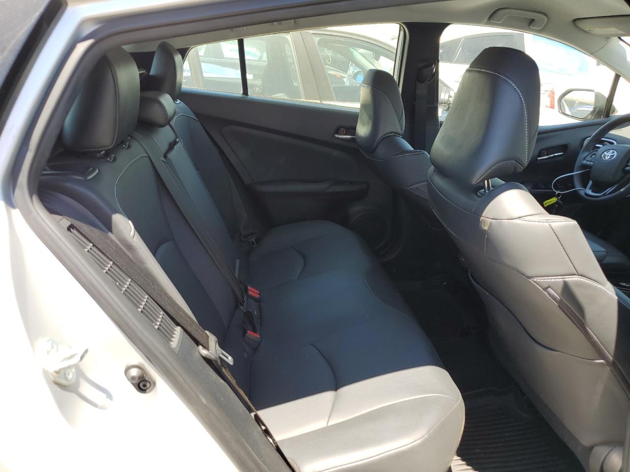 JTDKAMFP4M3180458 2021 Toyota Prius Prime Le