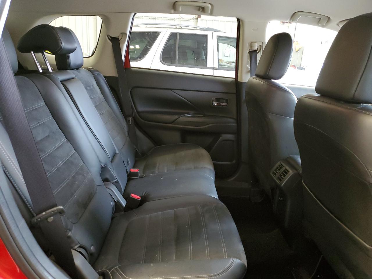 JA4AZ3A34KZ050798 2019 Mitsubishi Outlander Se