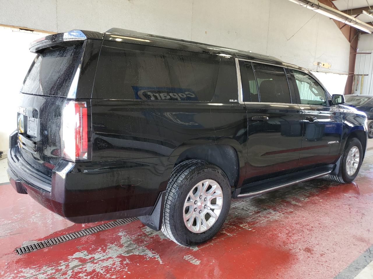 2018 GMC Yukon Xl K1500 Sle vin: 1GKS2FKC8JR129800