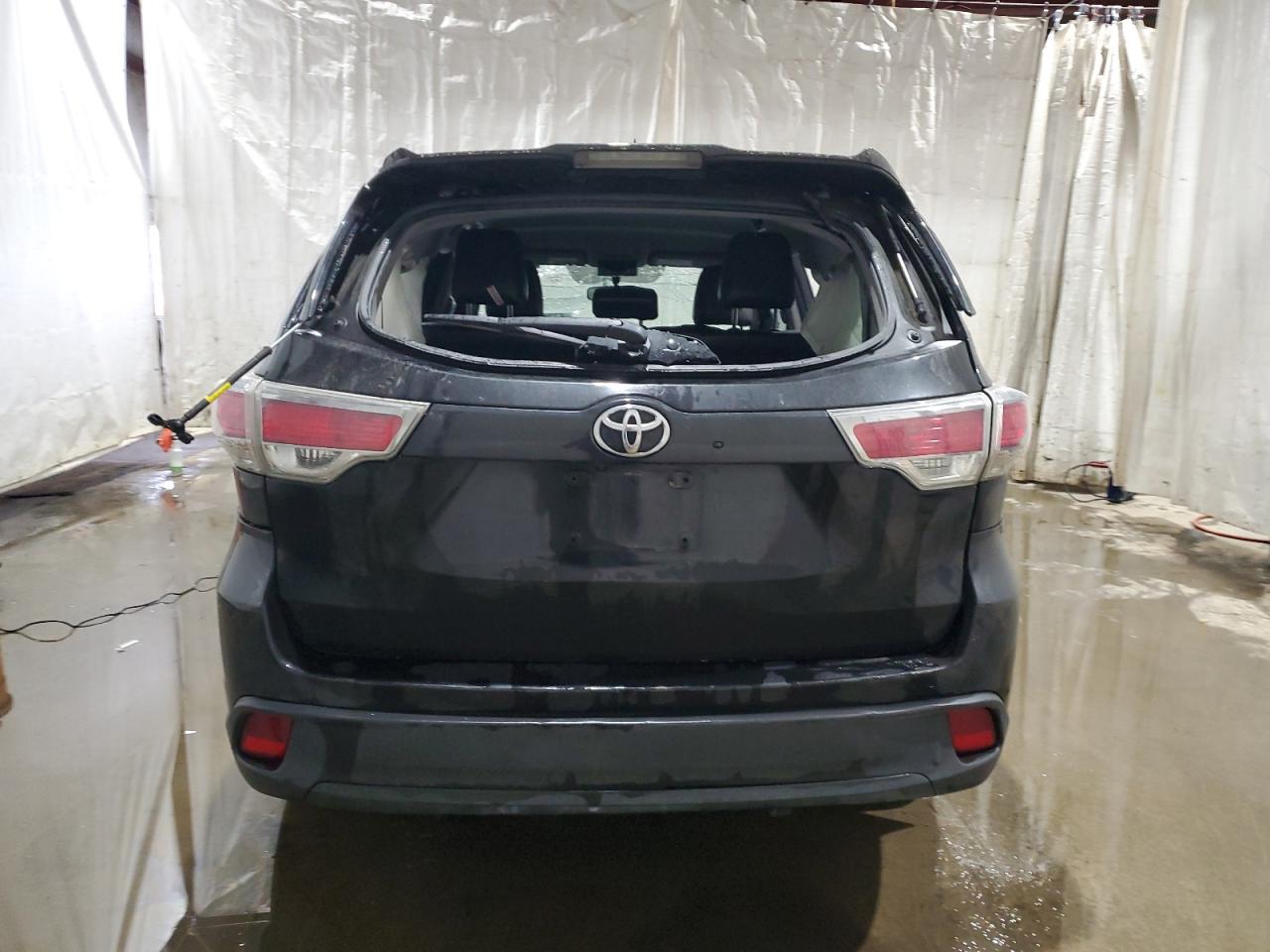 5TDBKRFH2FS199465 2015 Toyota Highlander Le