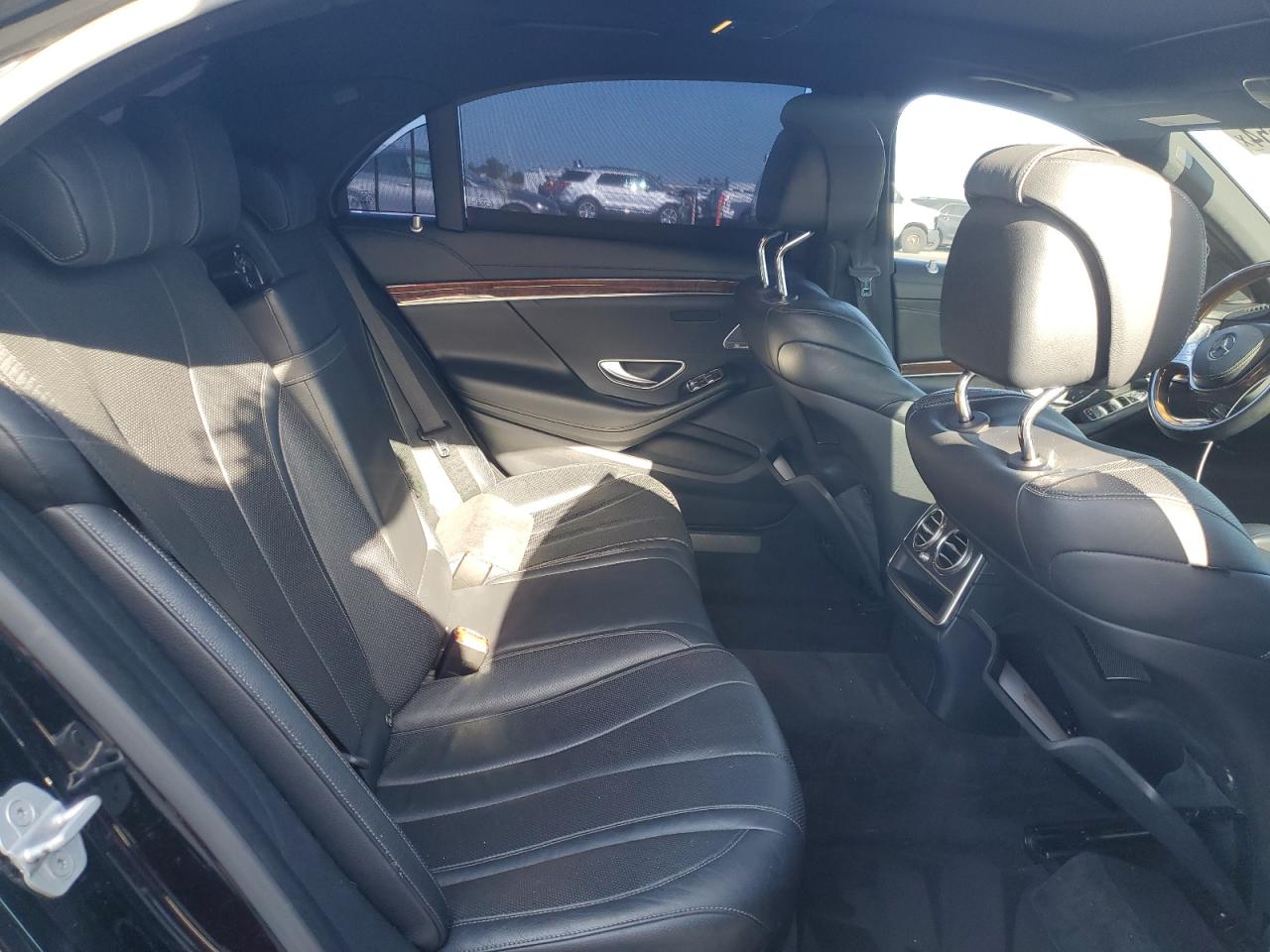 2014 Mercedes-Benz S 550 vin: WDDUG8CB8EA043775