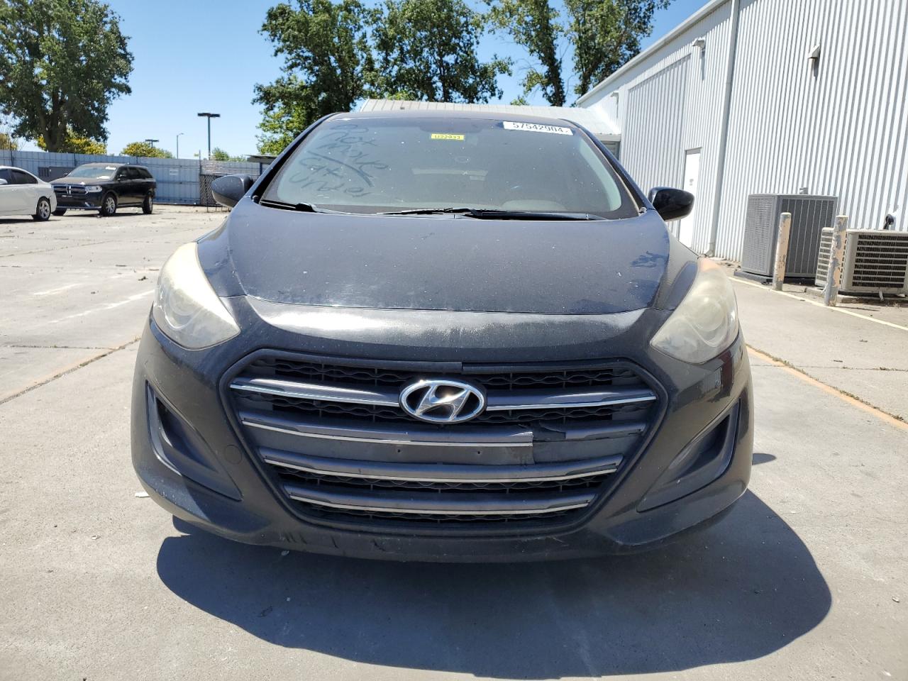 2017 Hyundai Elantra Gt vin: KMHD35LHXHU379628