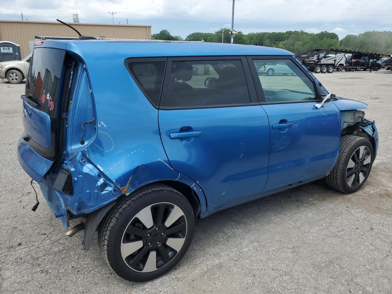 KNDJP3A53J7563337 2018 Kia Soul +