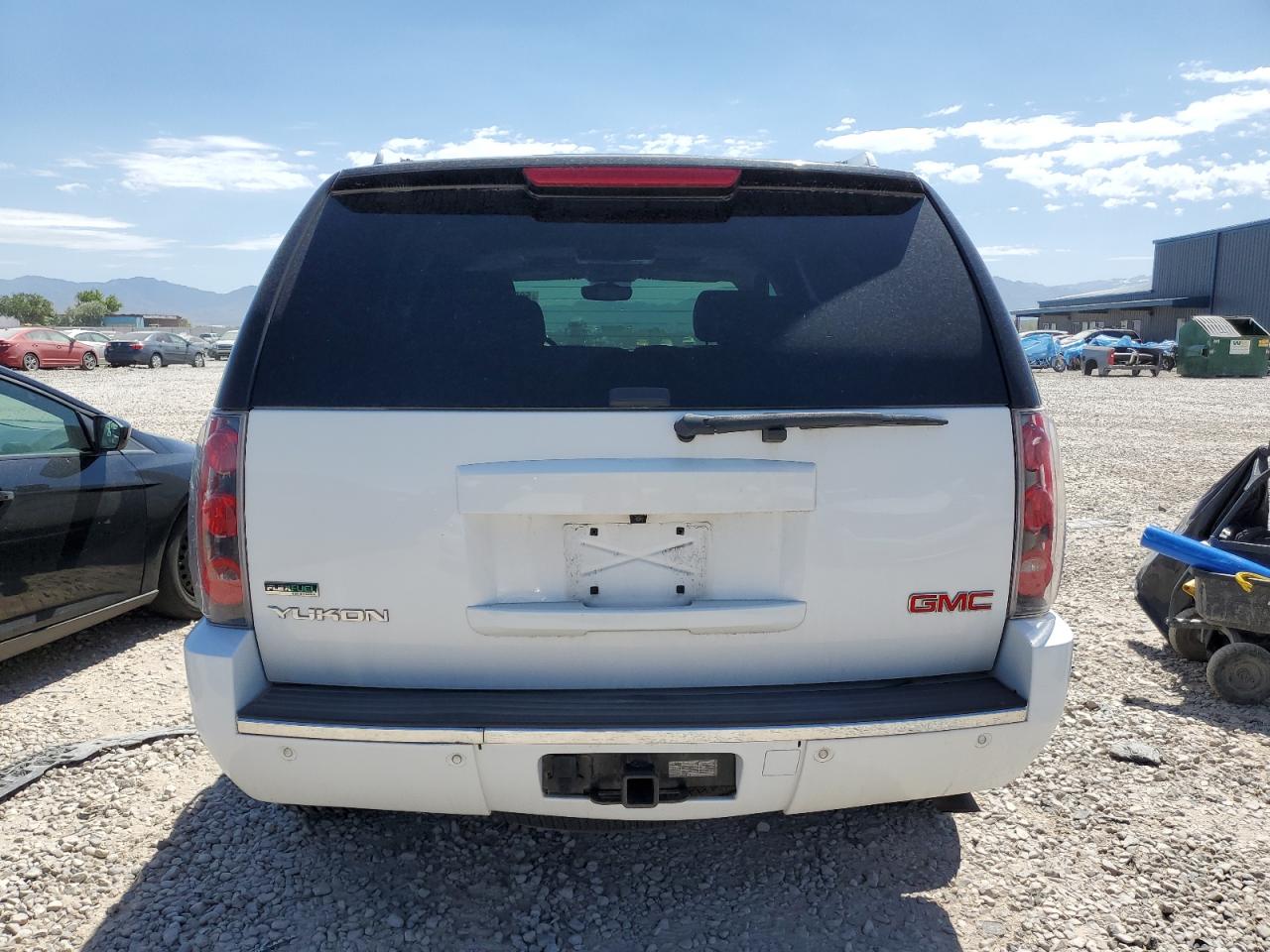 1GKS2EEF3CR110266 2012 GMC Yukon Denali