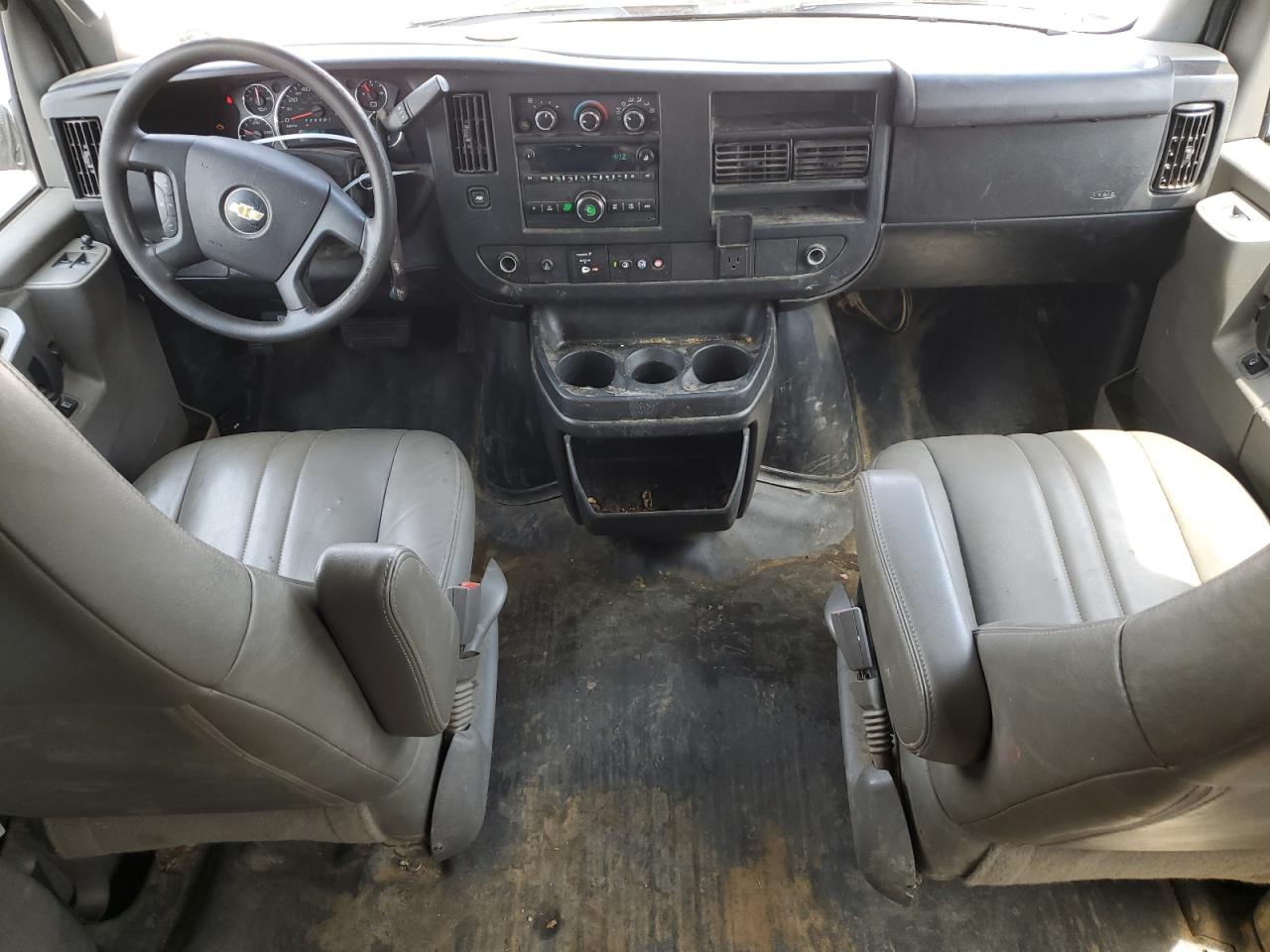 1GCWGAFP8K1280828 2019 Chevrolet Express G2500