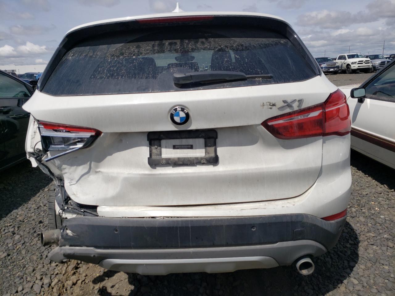 WBXHT3C30J5L26633 2018 BMW X1 xDrive28I