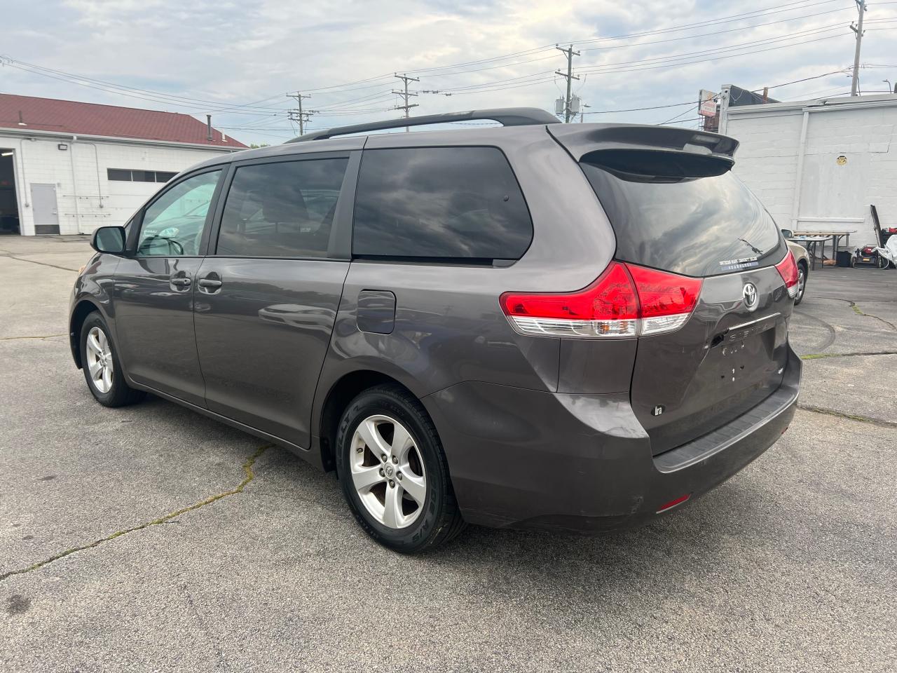 2013 Toyota Sienna Le vin: 5TDKK3DC6DS333685