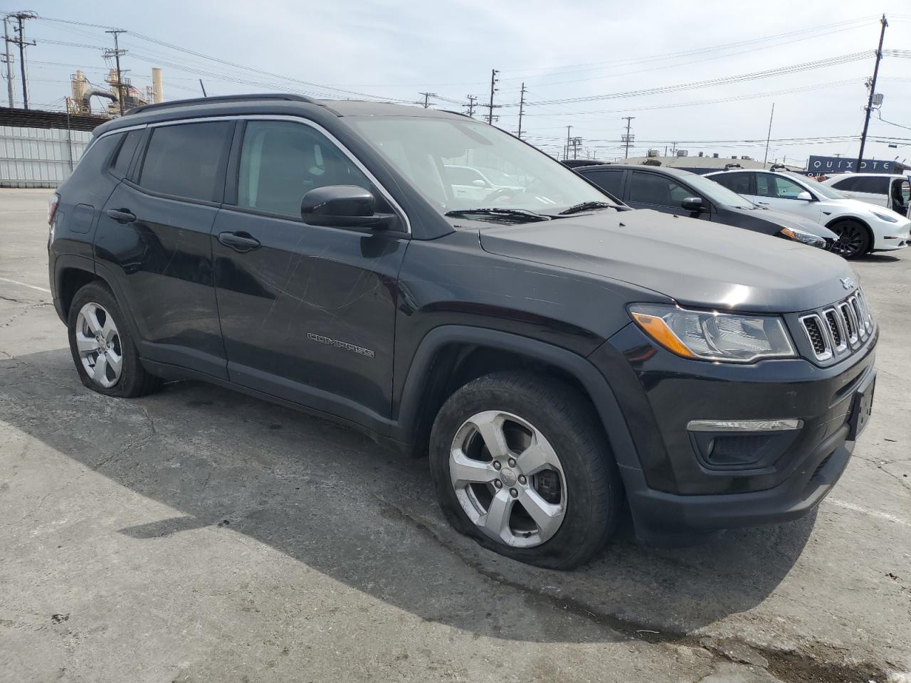 3C4NJDBB4JT156426 2018 Jeep Compass Latitude