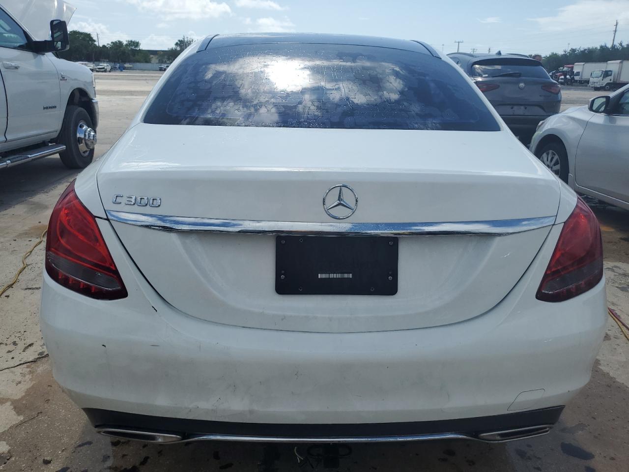 55SWF4JB7HU215810 2017 Mercedes-Benz C 300